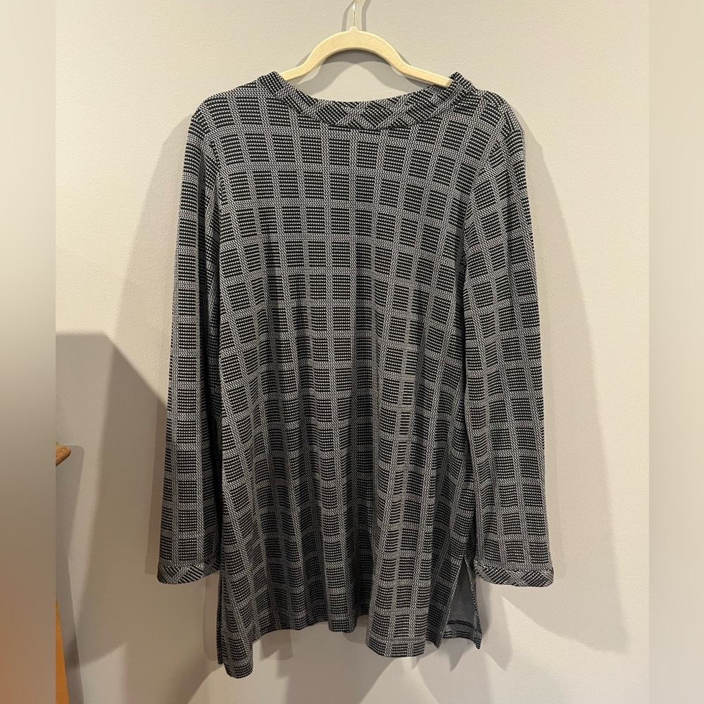 J. Jill Black and Gray Patterned Long Sleeve Tunic